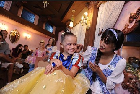 bbm169246LARGE Disneyland Halloween Party, Bibbidi Bobbidi Boutique, Disneyland Attractions, Disney Cast Member, Disneyland Tips, Disney Vacation Planning, Disney Fairies, Disneyland Trip, Disney World Resorts