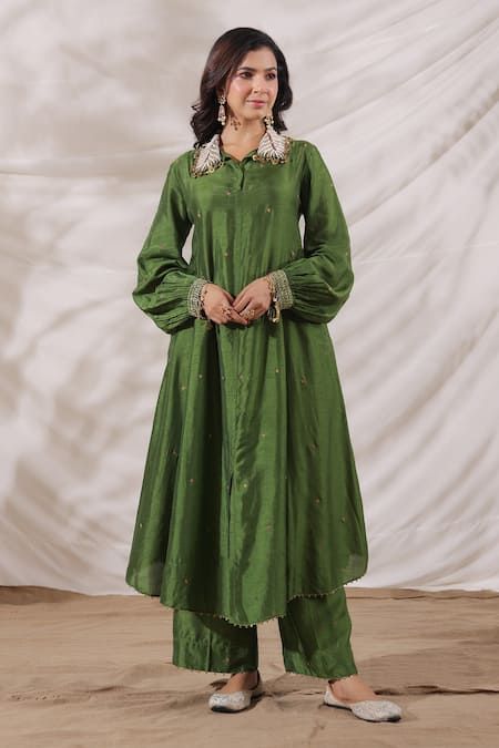 Buy Green Silk Embroidered Pankh Asymmetric Anarkali And Palazzo Set For Women by Niti Bothra Online at Aza Fashions. Silk Shirt Style, Green Silk Shirt, Stylish Kurtis Design, Heavy Dresses, Kaftan Designs, Velvet Dress Designs, Hand Embroidery Dress, Womens Trendy Dresses, Kurti Embroidery Design