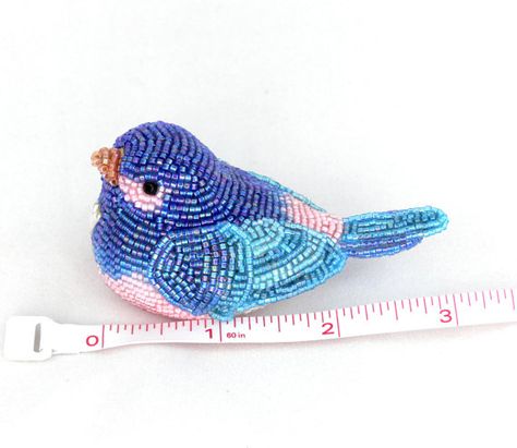 Pretty beaded birds by Meredith Dada - http://beadsmagic.com/?p=1231#more-1231 Beaded Birds, Beaded Bird, Art Perle, Bird Beads, Beading Crafts, Beautiful Beadwork, Beaded Crafts, Beaded Animals, Beading Projects