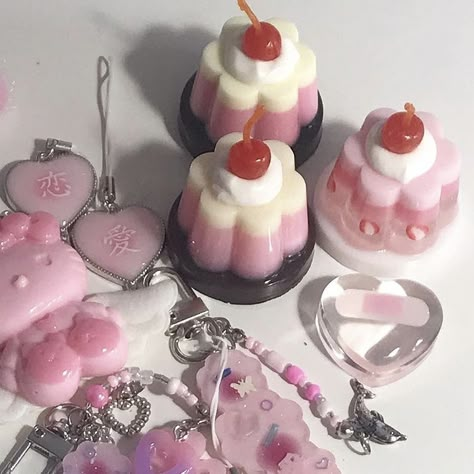 Kida Disney, Choco Biscuit, Cute Clay, Kawaii Food, Cute Desserts, Cute Keychain, Clay Charms, I Want To Eat, Pretty Food