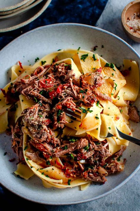 This clean eating Slow Cooker Lamb Ragu has ribbons of soft pappardelle pasta with slow cooked tender lamb shoulder, in tomato a based sauce infused with garlic, salt and rosemary. #cleaneating #slowcooker #lambragu #ragu Lamb Ragu Recipe, Slow Cooker Pasta Recipes, Lamb Ragu, Resep Pasta, Slow Cooker Lamb, Ragu Recipe, Pappardelle Pasta, Italian Comfort Food, Slow Cooked Lamb