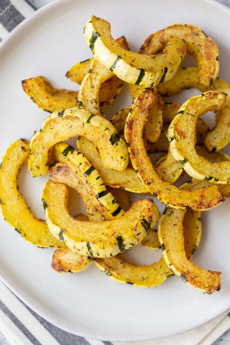 Air fryer delicata squash is a quick and easy side dish to make this fall or winter, and it comes out gorgeous! The squash gets roasted to perfection in the air fryer, and looks so fancy with its scalloped edges. Air Fryer Thanksgiving, Delicata Squash Recipe, Brown Butter Sage Sauce, Thanksgiving Mains, Winter Squash Recipes, Lemon Chicken Piccata, Easy Pumpkin Dessert, Sweet Potato Cinnamon, Sweet Potato Wedges