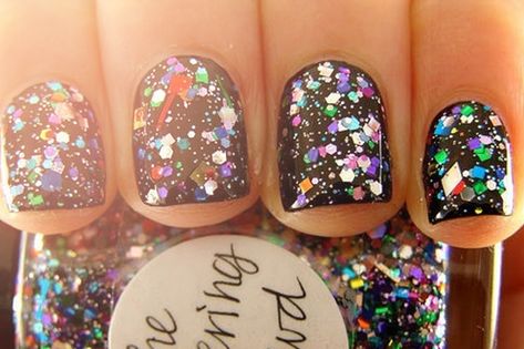 glitter on black polish Confetti Nails, Crafts Diy Projects, Nail Pictures, Party Nails, Glitter Nail Polish, Rainbow Glitter, I Love Makeup, Glitter Nail Art, Creative Nails