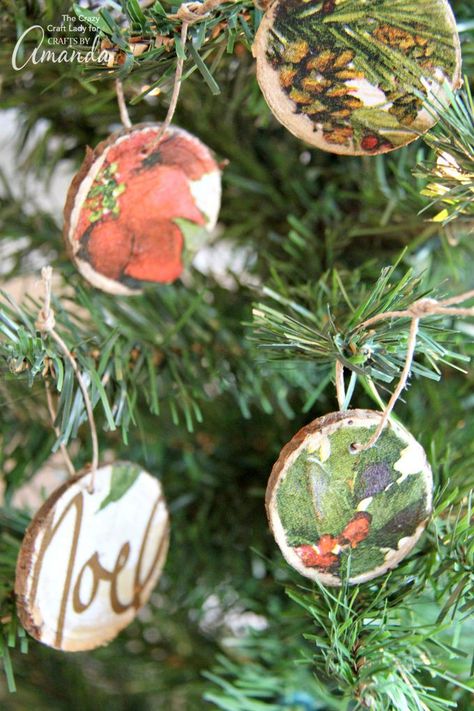 DIY Decoupage Wood Slice Ornaments | Add a rustic look to your home with this easy ornament craft! Diy Decoupage Ornaments, Diy Decoupage, Wood Slice Ornaments, Farmhouse Christmas Ornaments, Mod Podge Crafts, Decoupage Wood, Diy Christmas Ornaments Easy, Paper Christmas Ornaments, Foto Transfer