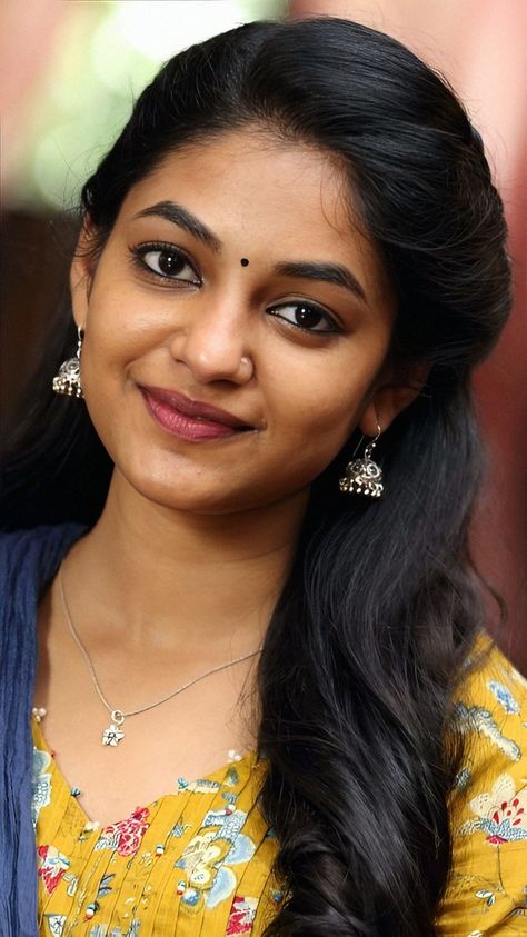 Aleena Shaji, Joe Movie, Allu Arjun Hairstyle, Women Looking For Men, Nice Face, Indian Natural Beauty, Actress Without Makeup, Face Beauty, Beauty Face Women