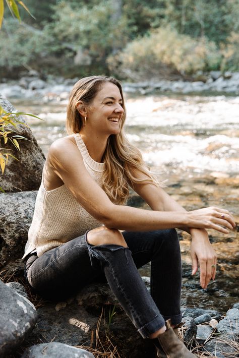 Summer Brand Photoshoot, Business Woman Photoshoot Outdoors, Nature Branding Photoshoot, Outdoor Branding Photoshoot Inspiration, Therapist Photoshoot Ideas Outdoor, Outdoor Personal Branding Photography, Paddleboard Photoshoot, Lifestyle Headshots Women Outdoors, Boho Branding Photoshoot