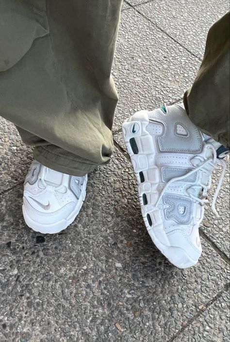 Nike Air Uptempo, Pretty Shoes Sneakers, Shoes Outfit Fashion, Shoe Wishlist, Fresh Shoes, Hype Shoes, Aesthetic Shoes, Shoe Inspo, Swag Shoes