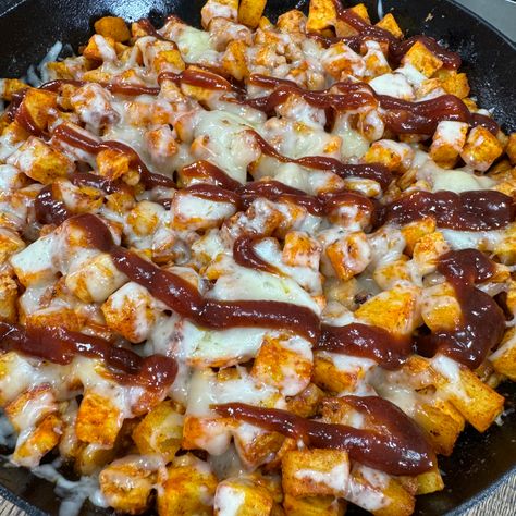 BBQ Chicken Potato Skillet - Cooking in the Midwest Bbq Chicken Bake Recipes, Bbq Chicken Dinner Recipes, Dinner Recipes American, Simple Dinner Recipes Chicken, Breakfast Ideas Chicken, Dinner With Baked Potato, Dinner Ideas For Summer Easy Recipes, Bbq Chicken Fries, Quick Bbq Chicken