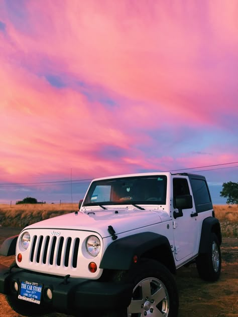 Dream Car Jeep, Jeep Aesthetic, White Jeep Wrangler, Auto Jeep, Jeep Wallpaper, Jeep Photos, White Jeep, Car Jeep, Pink Jeep