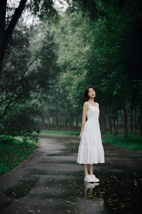 Japanese Photoshoot Ideas, Queen Pic, Garden Photoshoot Ideas, Japan Portrait, Garden Photoshoot, Korean Photoshoot, Casual Korean Style, Fairy Photoshoot, Studio Portrait Photography