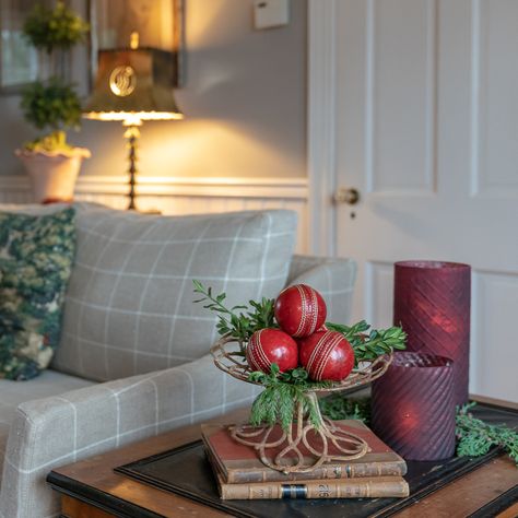 Side Table Decor Christmas, Side Table Christmas Decor Living Room, Christmas End Table Decor, Christmas End Table Decor Ideas, End Table Christmas Decor, Side Table Christmas Decor, Sideboard Christmas Decor, Christmas Side Table Decor, Decorating End Tables