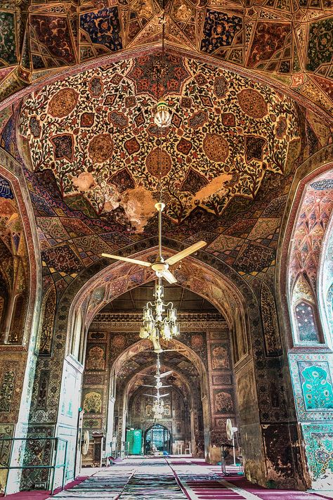 Masjid Wazir Khan, Wazir Khan Mosque, South Asian Aesthetic, Mughal Architecture, Punjab Pakistan, Beautiful Mosques, Indian Architecture, Historical Monuments, Traditional Architecture