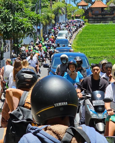 You take the good with the bad, and in Bali, traffic can be pretty bad. Just a consequence of more and more tourists coming in, and the roads not necessarily catching up to the demand. On this day, I happened to hit a bad spot of traffic. At times, it happens, and you would almost be faster walking (not that there's any space for pedestrians). Bali Motorbike, Bali Floating Breakfast, Fast Walking, Floating Breakfast In Bali, Bingin Beach Bali, Turtle Conservation Bali, Bali Island, Travel Board, Ubud