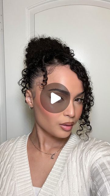 LeeSondra Berovides✨ on Instagram: "Curly Hair Updo W/ Bangs 💘 

#curlyhair #curlyhairstyles #curlyhairtutorial #hairreels" Curly Updo With Bangs, Curly Hair Updo, Curly Hair Tutorial, Curly Updo, Hair Updos, Bangs, Curly Hair Styles, Hair, Instagram