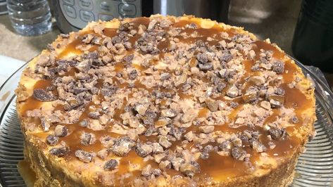 English Toffee Cheesecake, English Toffee Cheesecake Recipes, Toffee Cheesecake Recipes, Keep Your Fork, Creepy Cakes, Toffee Cheesecake, Crunch Cheesecake, Toffee Bars, Recipes For Cakes