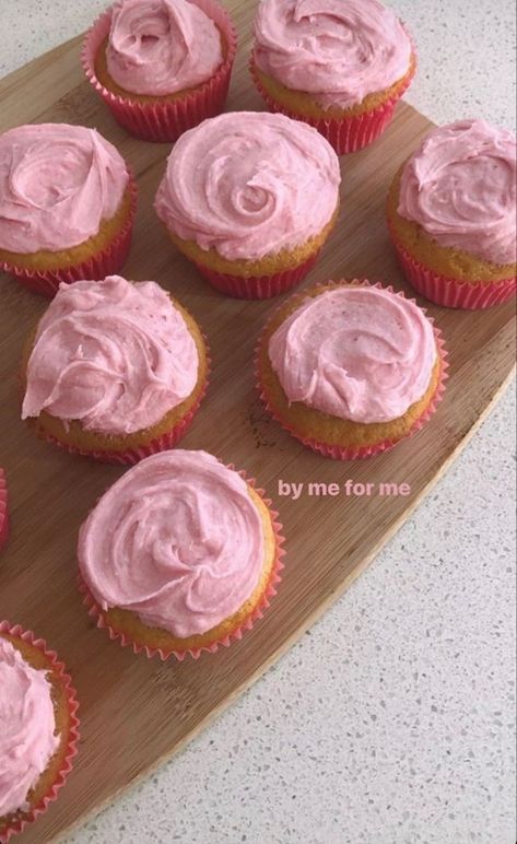 instagram story aesthetic, Instagram inspo, cupcake, pink cupcakes, food cravings, aesthetic cupcakes Pink Frosting, Cute Baking, Food Is Fuel, Cute Desserts, Food Obsession, Pretty Cakes, Cute Cakes, Let Them Eat Cake, Pretty Food