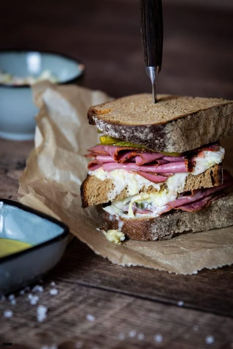 Deli Photoshoot, Coleslaw Sandwich, New York City Style, Layered Salad Recipes, Beef Short Rib Recipes, Pastrami Sandwich, Reuben Sandwich, Layered Salad, Cole Slaw