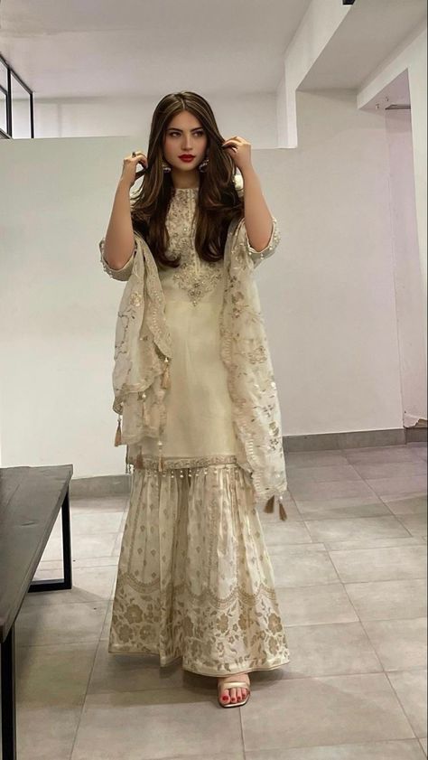 Eid Outfit Ideas, Neelam Muneer, Desi Dress, Desi Outfits, Trendy Outfits Indian, Pakistani Clothes, Fancy Suit, Desi Fashion Casual, Pakistani Fancy Dresses