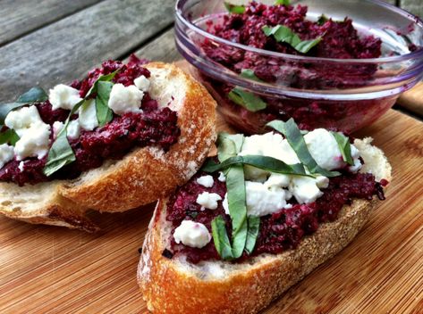 Beetroot Pesto, Beet Pesto, Pesto Dishes, Finger Food Recipes, Healthy Finger Foods, Beet Recipes, Roasted Beets, Healthy Dishes, Finger Food