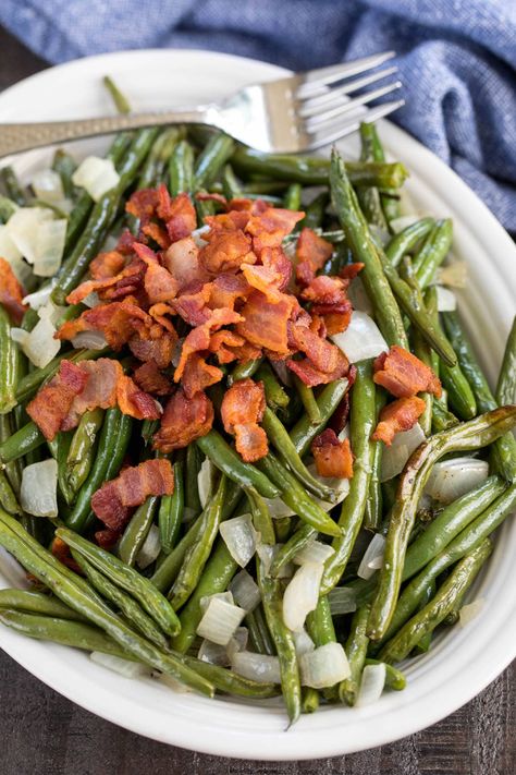 Roasted Green Beans with onions and bacon are the perfect side dish for any meal! This easy recipe is full of flavor. Roasted Green Beans With Bacon, Green Beans With Onions, Beans And Bacon, Beans With Bacon, Cookout Side Dishes, Crazy For Crust, Green Beans With Bacon, 30 Minute Meals Easy, Side Salad Recipes