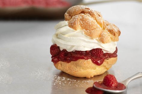 Raspberry Cream Puffs Raspberry Cream Puff, Cream Puff Cakes, Whipped Buttercream, Cream Puff Recipe, Raspberry Desserts, Dinner Party Desserts, Raspberry Cream, Raspberry Recipes, Recipes Cookies