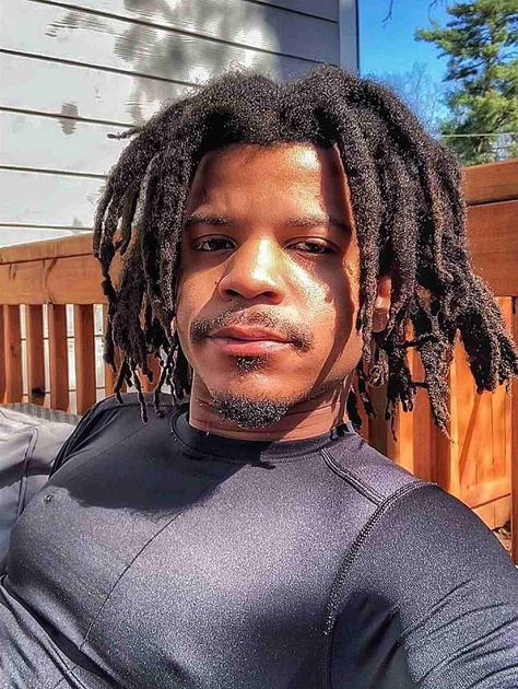 25 Coolest Ways to Get The Freeform Dreads Look Right Now Freeform Dreadlocks, Semi Freeform Dreads, Freeform Dreads Men, Freeform Locs, Afro Dreads, Free Form Locs, Natural Hair Journey Growth, Freeform Dreads, Natural Dreadlocks