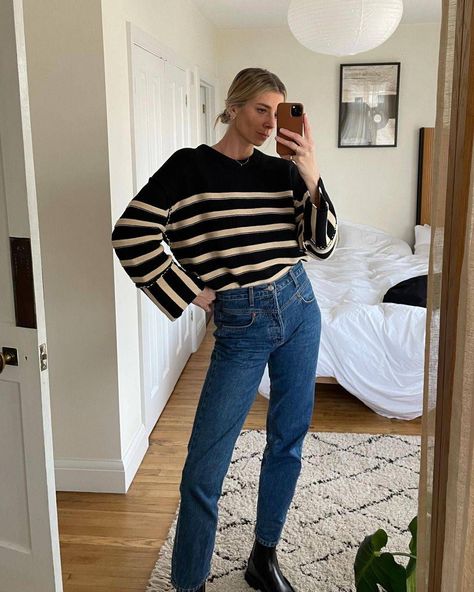 breton top outfit ideas: striped jumper with jeans Lindsey Holland, Striped Top Outfit, 21 Outfits, Jumper And Jeans, Breton Top, Jumper Outfit, Slip Skirts, Sweater Trends, Top Outfit