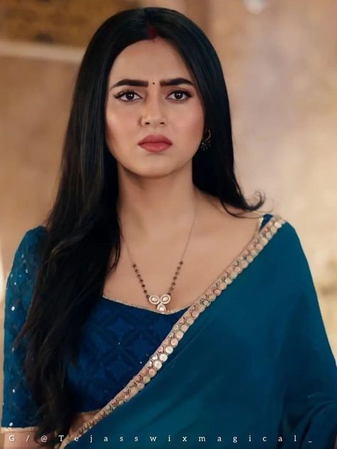 Tejaswi Prakash, Diy Clothes Design, Tv Show Outfits, Saree Designs Party Wear, Royal Outfits, Designer Blouse Patterns, Beautiful Dresses For Women, Stylish Dress Book, Actress Pics