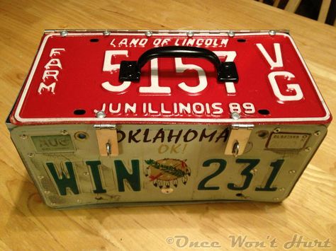 Repurpose Old License Plates, License Plates Diy, License Plate Ideas, License Plate Decor, License Plate Crafts, Old License Plates, Licence Plates, License Plate Art, Plate Ideas