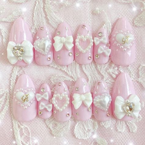 nail inspiration🤩 Simple Nail Charms, Almond Kawaii Nails, Pearl Nail Charms, Light Pink Nails With Charms, Jirai Nails, Pink Kawaii Nails, Uñas Coquette, Almond Nails Pink, Japan Nail