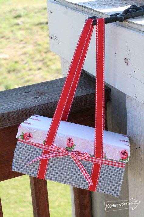 Make your own picnic box from a shoebox with ribbon handles Shoe Box Diy, Shoe Box Crafts, Recycled Decor, Picnic Box, Operation Christmas Child, Diy Box, Diy Projects To Try, Cardboard Box, Shoe Box