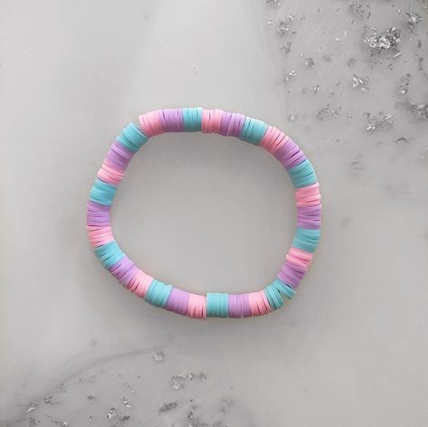 A handmade bracelet made by Ri :) -17cm Bracelet Buisness, Preppy Items, Bracelet Combos, Sea Beads, Clay Beaded Bracelet, Make Clay Beads, Heishi Bracelets, Beachy Bracelets, Clay Bracelets