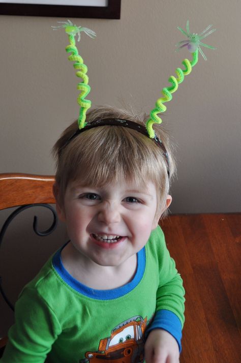 Alien Headband Craft, Alien Antenna Diy, Diy Alien Headband, Alien Headband, Space Hat, Headband Crafts, Carnival Costume, Funny Hats, Space Party