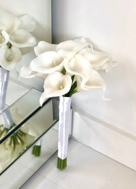 Calla Lily Bridesmaid Bouquet, Bouquet Calla Lily, Calla Lillies Bouquet, White Calla Lily Bouquet, Elegant Bridal Bouquets, Lily Bridal Bouquet, Bride 2024, White Calla Lily, Bridesmaid Bouquet White