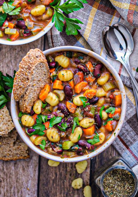 Vegan Gnocchi, Minestrone Soup Recipe, Vegan Stew, Healthy Weeknight Meals, Soup Vegan, Minestrone Soup, Vegan Soups, Vegan Soup, Minestrone