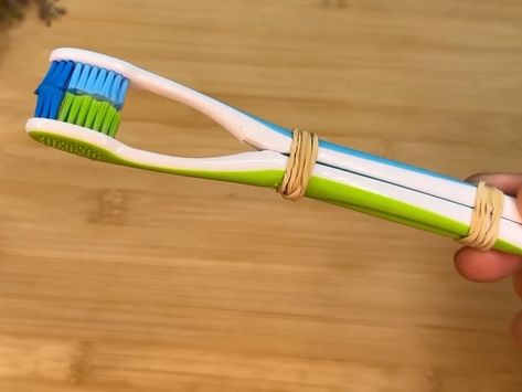 Woman bands 2 old toothbrushes together and shows brilliant cleaning hack Car Cleaning Hacks Diy, Cleaning Window Tracks, Kitchen Life Hacks, Brushing Your Teeth, Easy Diy Hacks, Diy Crafts Life Hacks, Diy Cleaning Solution, Homemade Cleaning Solutions, Diy Cleaning Hacks