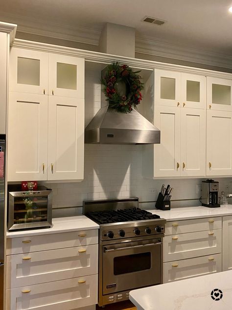 Wreaths For Stove Hood, Wreath Above Stove, Kitchen Hood With Christmas Wreath, Christmas Wreath Above Stove, Christmas Wreaths On Kitchen Cabinets Farmhouse, Stove Vent Hood, Stove Vent, Holiday Kitchen Decor, Vent Hood