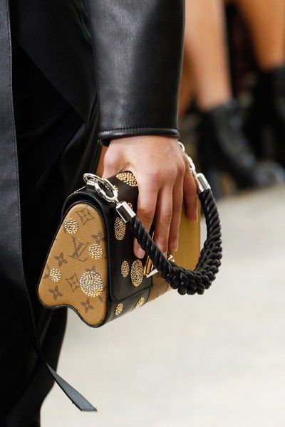 See detail photos from the Louis Vuitton Spring 2017 show at Paris Fashion Week. Spring Bags, Lv Bags, Louis Vuitton Twist, Handbag Shoes, Vuitton Bag, Lv Bag, Spring 2017, In The Bag, Arm Candy