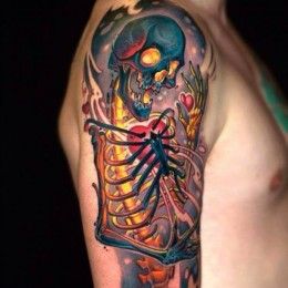 New School Skeleton Tattoo, Heart Skull, Skeleton Tattoo, Unusual Tattoo, Scary Tattoos, Skeleton Tattoos, Geniale Tattoos, Tatuaje A Color, Horror Tattoo