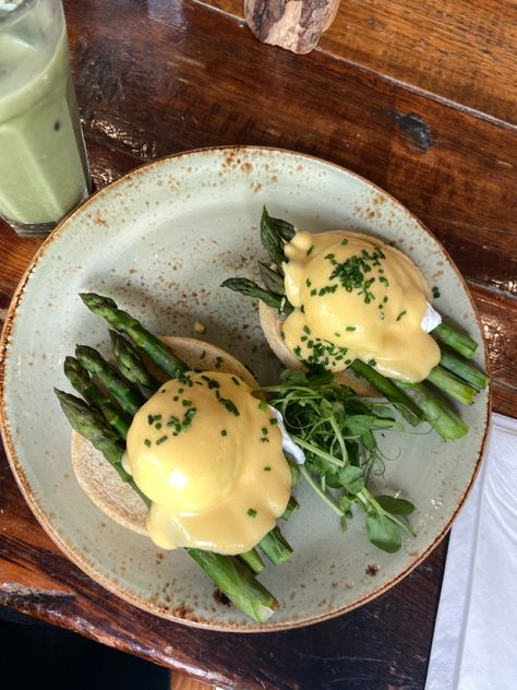 Healthy Eggs Benedict on Asparagus, sprinkled with chives. Egg Benedict Aesthetic, Asparagus With Hollandaise, Poached Eggs With Hollandaise Sauce, Poached Eggs Breakfast Aesthetic, Asparagus Poached Egg Hollandaise Sauce, Egg Benedict, Egg, Poached Eggs, Eggs Benedict