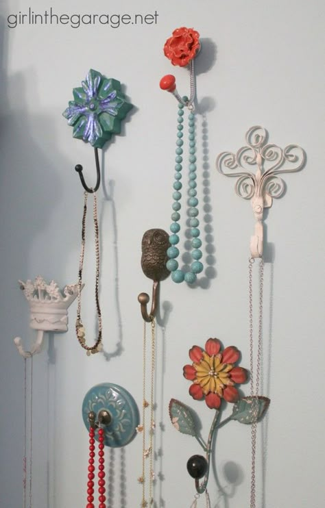 Decorative Wall Hooks as Jewelry Storage in the Bedroom I girlinthegarage.net Small Bedroom Organization, Jewelry Wall, Decorative Wall Hooks, Jewelry Cleaning, Funky Junk, Cleaning Storage, Diy Home Decor Ideas, Organization Bedroom, Diy Schmuck