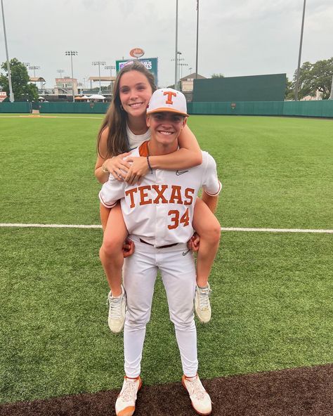 Couple Goal Baseball Softball, Cute Couples Goals Photos Baseball, Boyfriend And Girlfriend Football Pics, Baseball And Cheerleader Couple, Cute Couple Pics Baseball, Softball And Baseball Couple Goals, Baseball Girlfriend Aesthetic, Baseball Gf Outfits, Baseball And Softball Couple