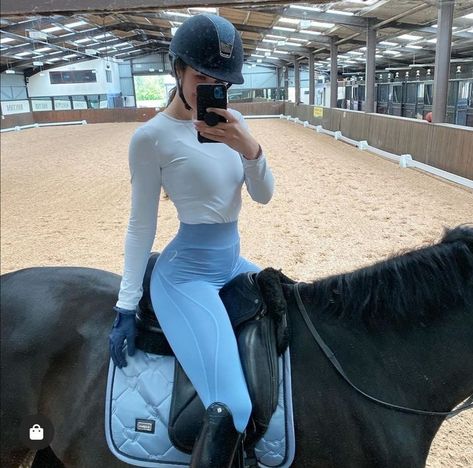 Summer Horseback Riding Outfit, Horse Riding Outfit Summer, Horse Riding Outfit Casual, Equestrian Outfits Women, Equestrian Outfits Casual, Horse Riding Outfits, Horse Riding Outfit Women, Horseback Riding Outfit, Riding Outfit Equestrian