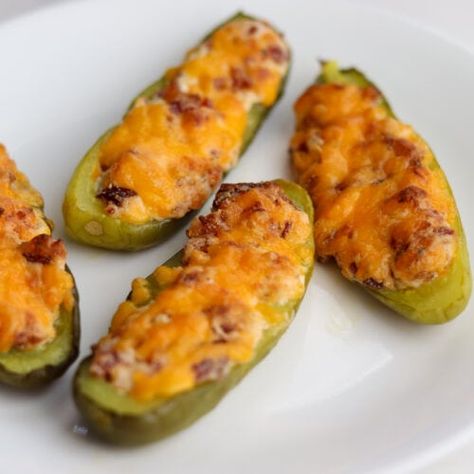 Bacon Ranch Pickle Poppers! Pickle Poppers, Pickle Appetizer Recipes, Pickle Appetizers, Homemade Ranch Seasoning, Homemade Ranch, Bacon Ranch, Jalapeno Poppers, Pickling Recipes, Party Food Appetizers