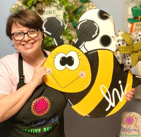 WilsonCreativeDesign - Etsy Bumble Bee Door Hanger, Honey Bee Door Hanger, Honeycomb Snacks, Bee Wreaths For Front Door, Bee Room Decor, Classroom Birthday Party, Bee Door Hanger, Bumblebee Decor, Decor For Classroom