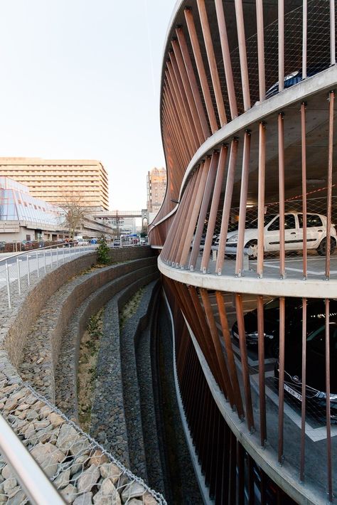 Gallery of Parking Garage Cliniques Universitaires Saint-Luc / de Jong Gortemaker Algra + Modulo architects - 51 Open Parking Design, Parking Building Design, Parking Design Ideas, Parking Layout, Garage Architecture, Parking Building, Building Aesthetic, Arch Architecture, Garage Plan