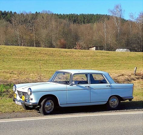 1975 Peugeot 404 4 Doors Sedan @ Belgium Stavelot in Snowberry White and Black Livery Interior 15th March 2021 #Peugeot404 #OAEW625 Peugeot 404, Pretty Cars, Fashion Wishlist, Fiat 500, Old Cars, Cool Cars, Peugeot, Vintage Cars, Dream Cars