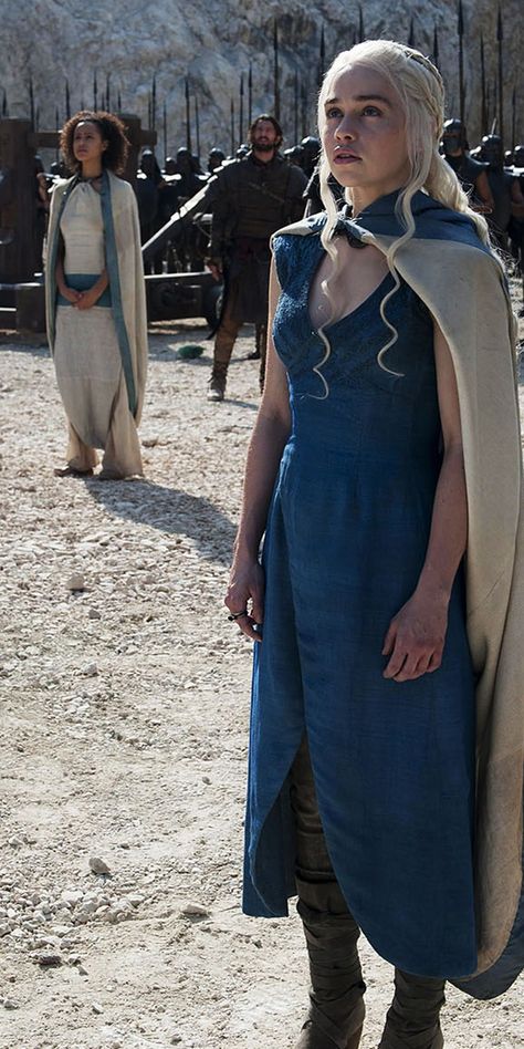 Danerys Targarian Dress, Danerys Targarian Halloween, Daenerys Targaryen Meereen, Daneyris Targaryen Costume, Daenerys Targaryen Outfits, Game Of Thrones Queen, Daenerys Qarth Dress, Daenerys Targaryen Costume, Daenerys Targaryen Dress