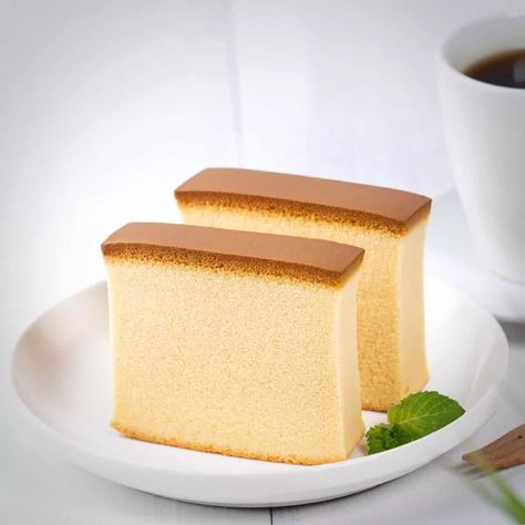 Easy and quick recipe to prepare.This is a type of a quick japanese dessert of old-fashioned Japanese sponge cake prepared from milk, egg mixture, honey and bread flour.Made up of many ingredients.This recipe is a kind of wagashi originally developed in Japan based on the "Nanban confectionery". Cake In A Can Japan, Japanese Sponge Cake, Chinese Cake, Japanese Cake, Japanese Recipes, Honey Cake, Japanese Dessert, Loaf Cake, Recipe Steps