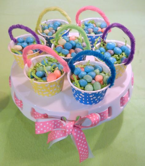 Candy Box Easter Basket, Inexpensive Easter Gifts, Homemade Easter Baskets, Easter Party Favors, Unique Easter Baskets, Candy Easter Basket, Easter Favors, Easter Party Favor, Easter Egg Basket